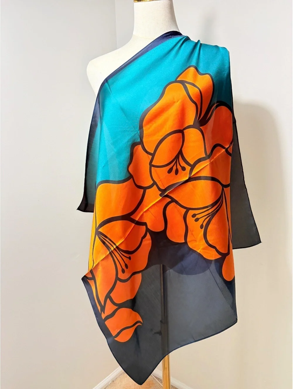 Elegant Floral Pattern Scarf in Vibrant Orange and Teal
